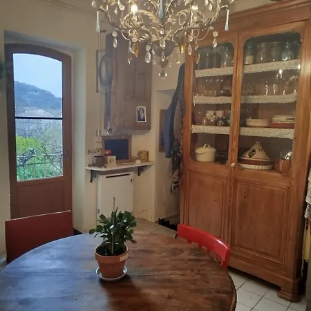 Hébergement de vacances Jolie Maison Typique A 300m De L'ardèche *